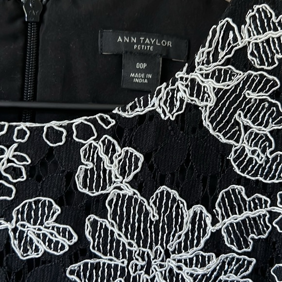 Ann Taylor Floral Dress - Size 00P - Picture 3 of 8